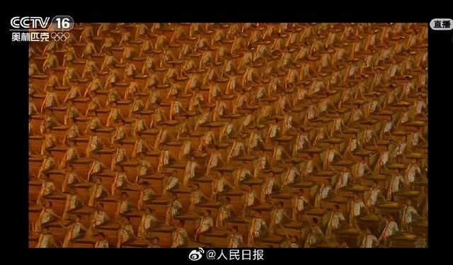 欧陆平台官方:刷屏!巴黎奥运会开幕式登场,主火炬竟飞到天上,但旗帜挂反了…小黄人偷走了《蒙娜丽莎》,贾玲也上了红毯