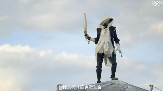 欧陆平台官方:刷屏!巴黎奥运会开幕式登场,主火炬竟飞到天上,但旗帜挂反了…小黄人偷走了《蒙娜丽莎》,贾玲也上了红毯